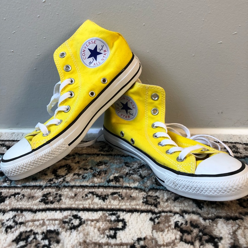 SZ 7 Yellow Converse high top NEVER WORN
